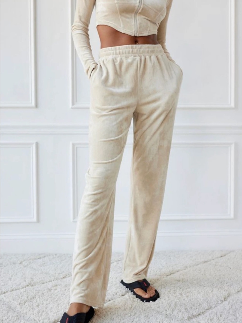 URBAN OUTFITTERS NEUTRAL OUT‎ FROM UNDER SYDNEY VELOUR TRACK PANT Sz M